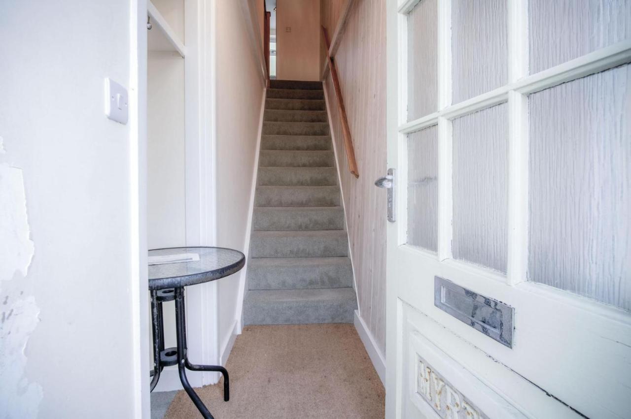 Myrtle - 1 Bedroom Apartment - Сондерсфут Екстер'єр фото