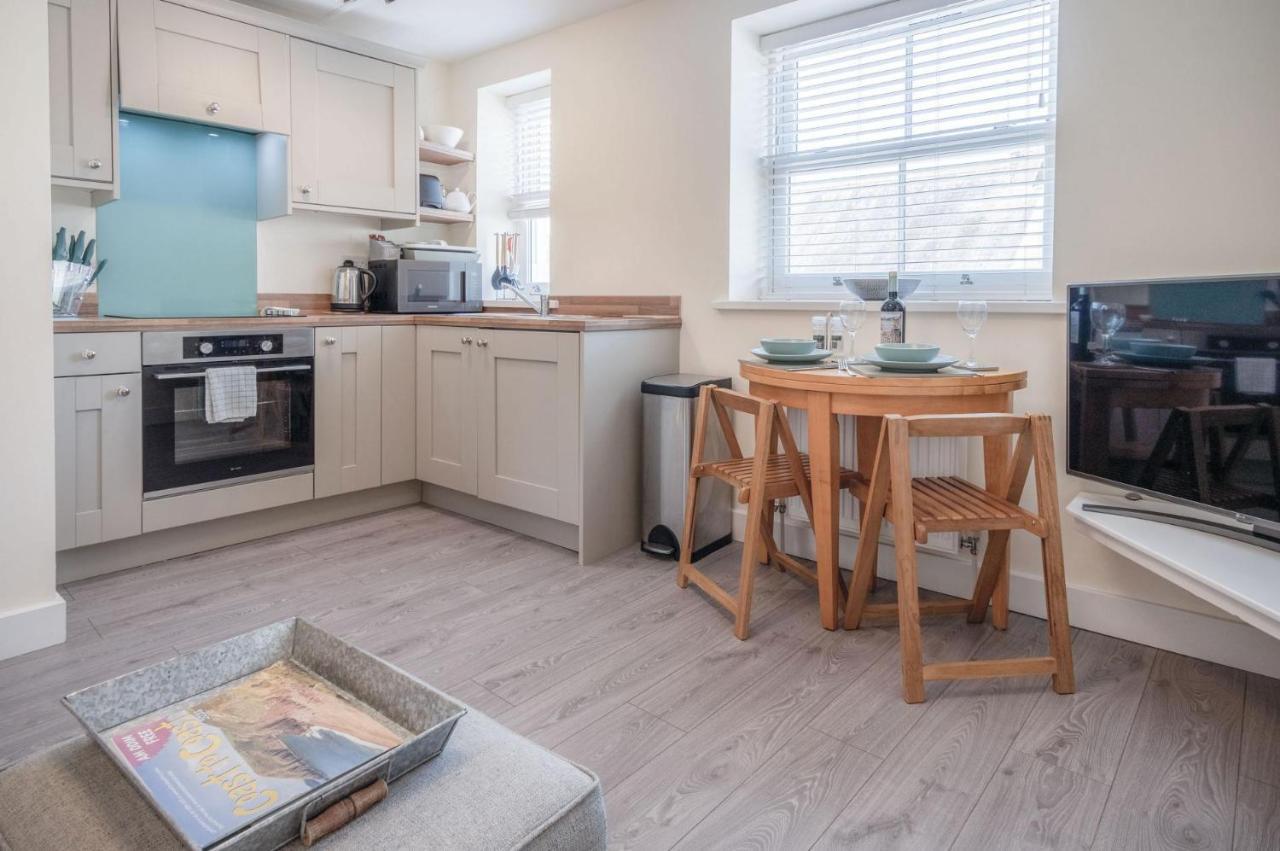 Myrtle - 1 Bedroom Apartment - Сондерсфут Екстер'єр фото